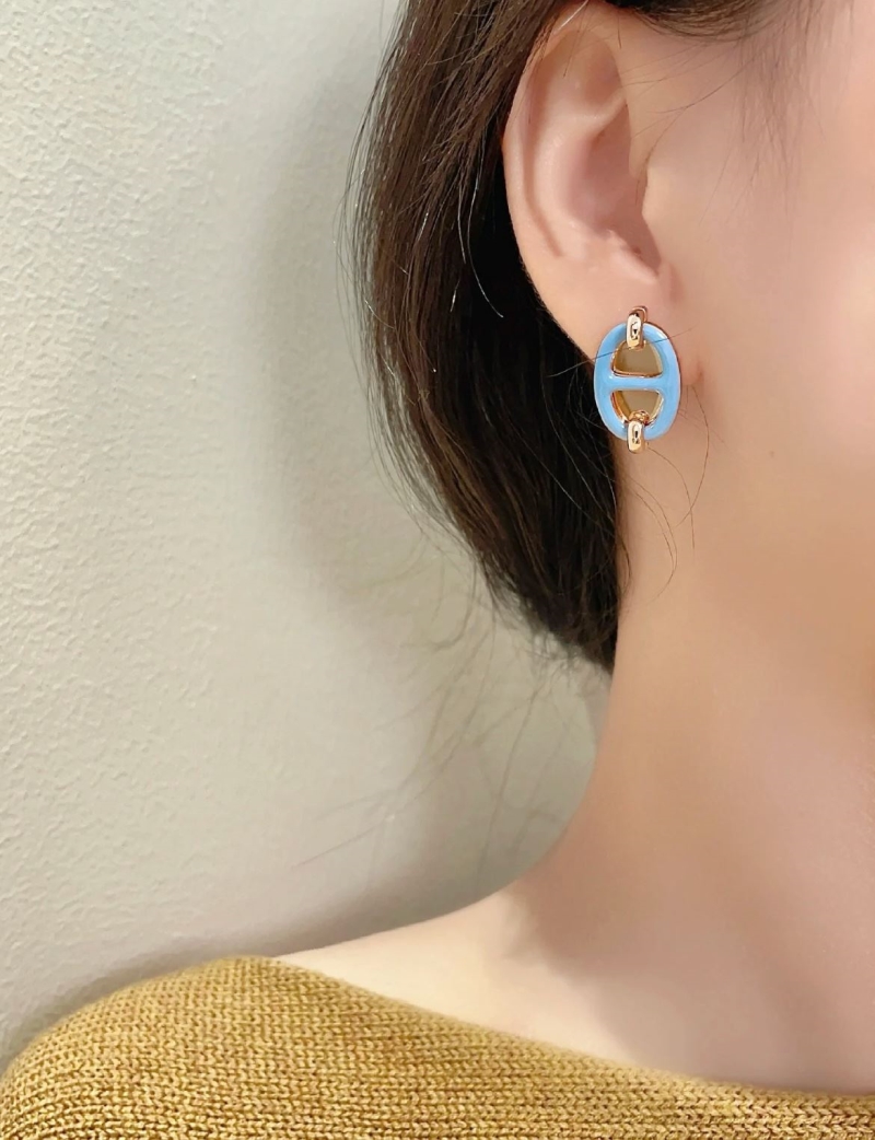 H**me5 earrings